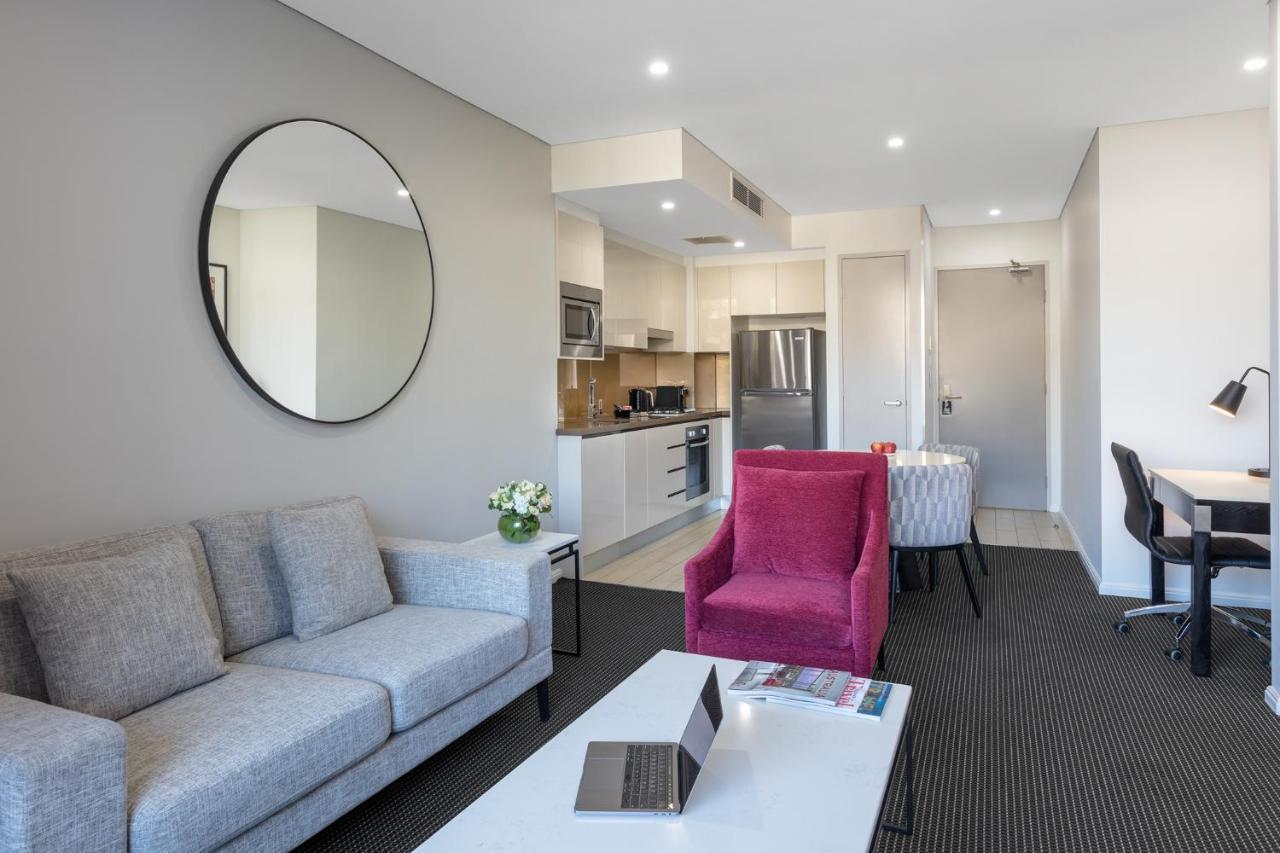 Meriton Suites North Ryde Sydney Exterior foto A typical apartment at the hotel