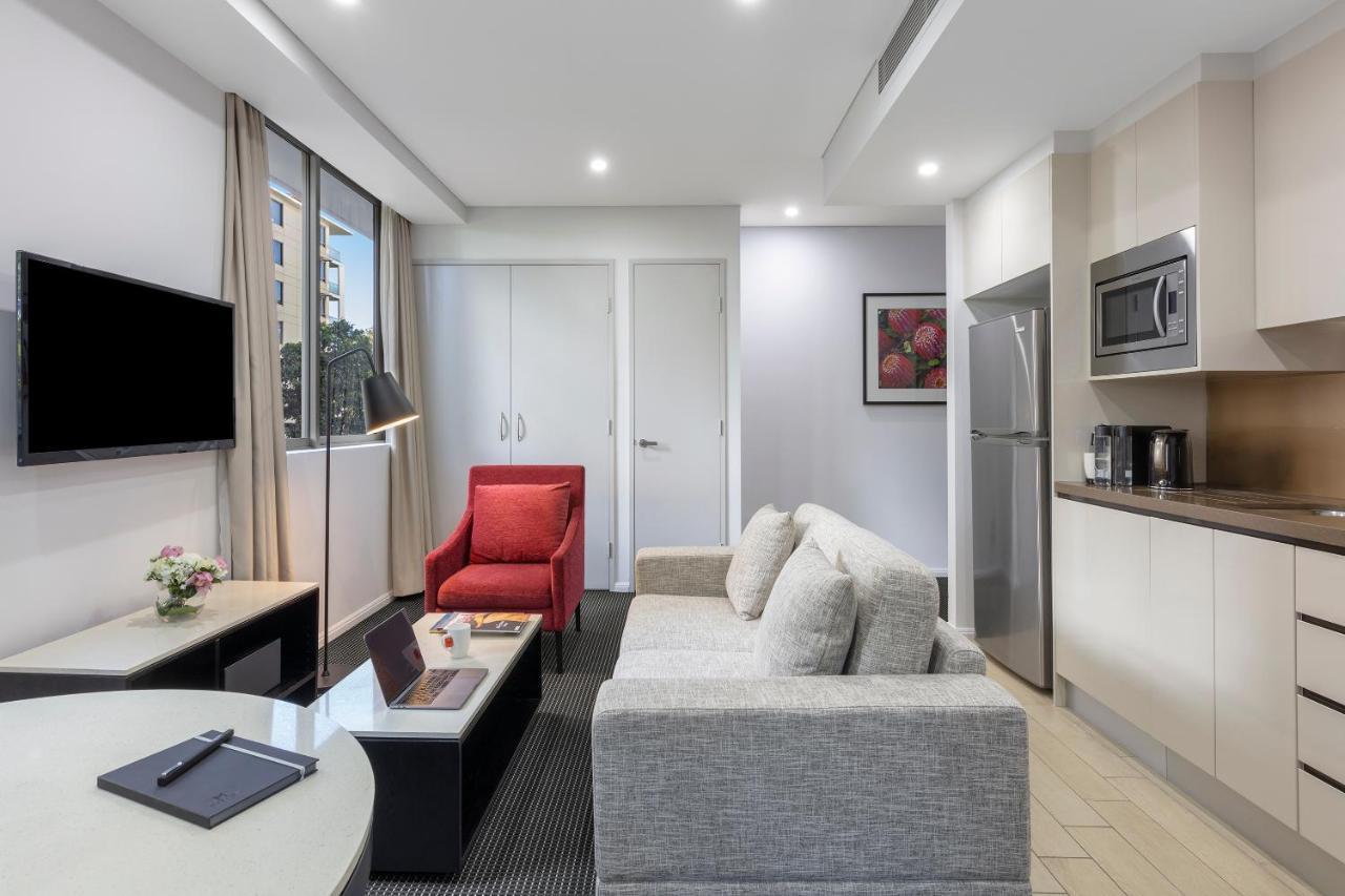 Meriton Suites North Ryde Sydney Exterior foto A typical apartment at the hotel