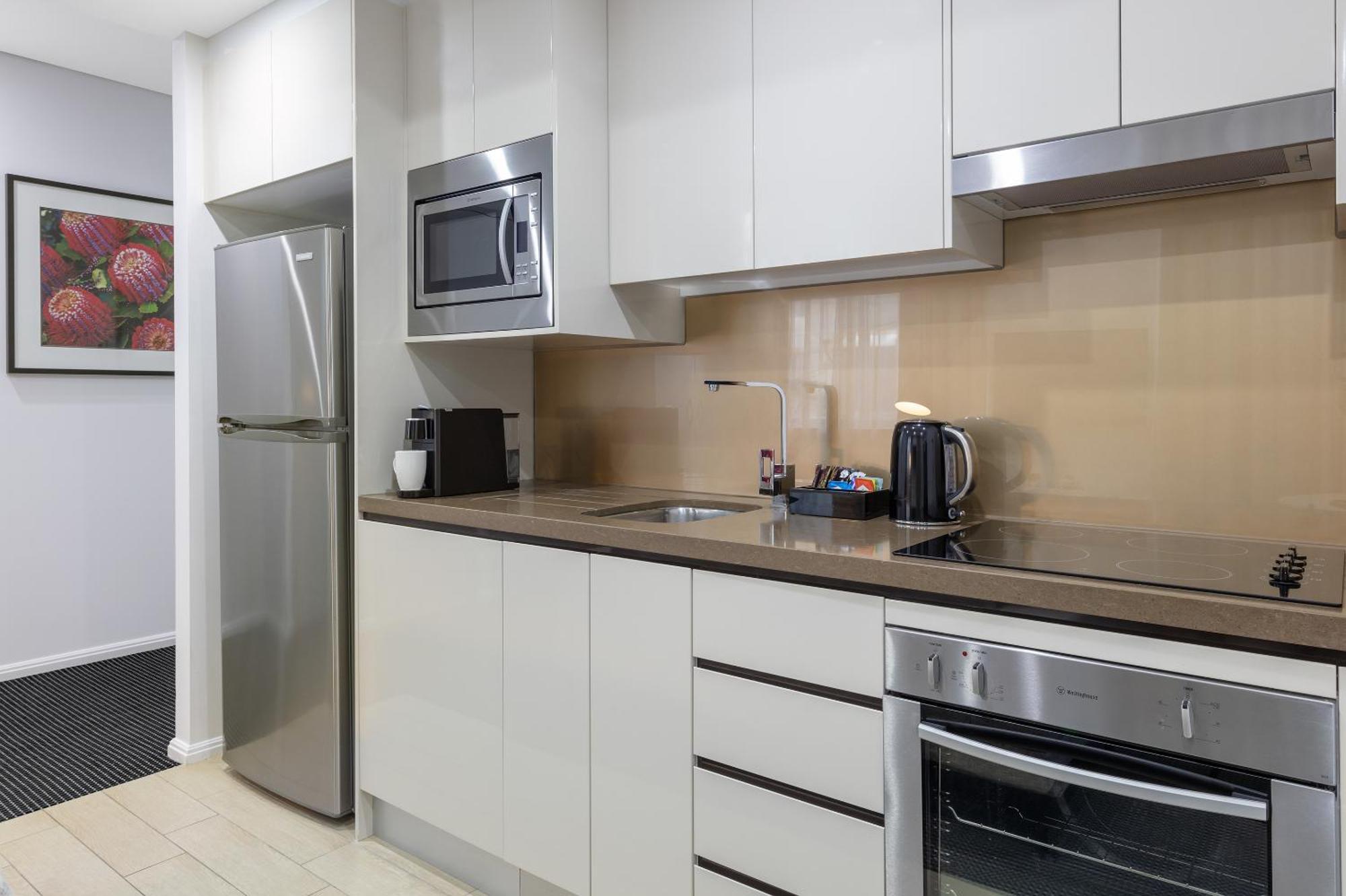 Meriton Suites North Ryde Sydney Exterior foto A typical kitchen in a serviced apartment