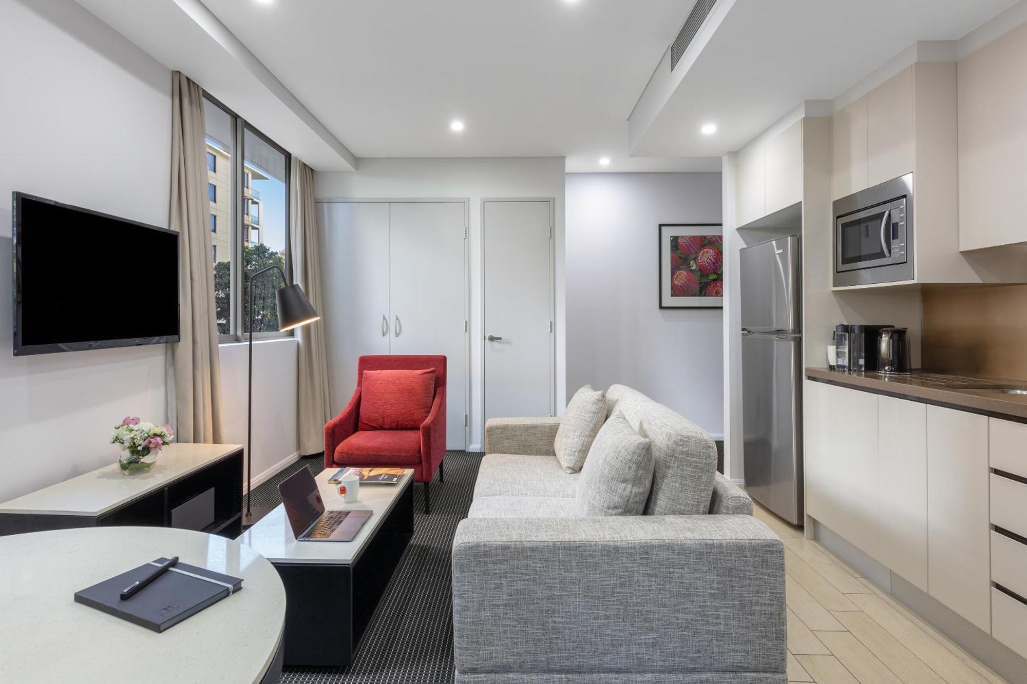 Meriton Suites North Ryde Sydney Exterior foto A typical apartment at the hotel